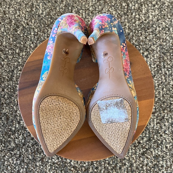 Jessica Simpson Livvy Floral Pumps - Picture 9 of 9